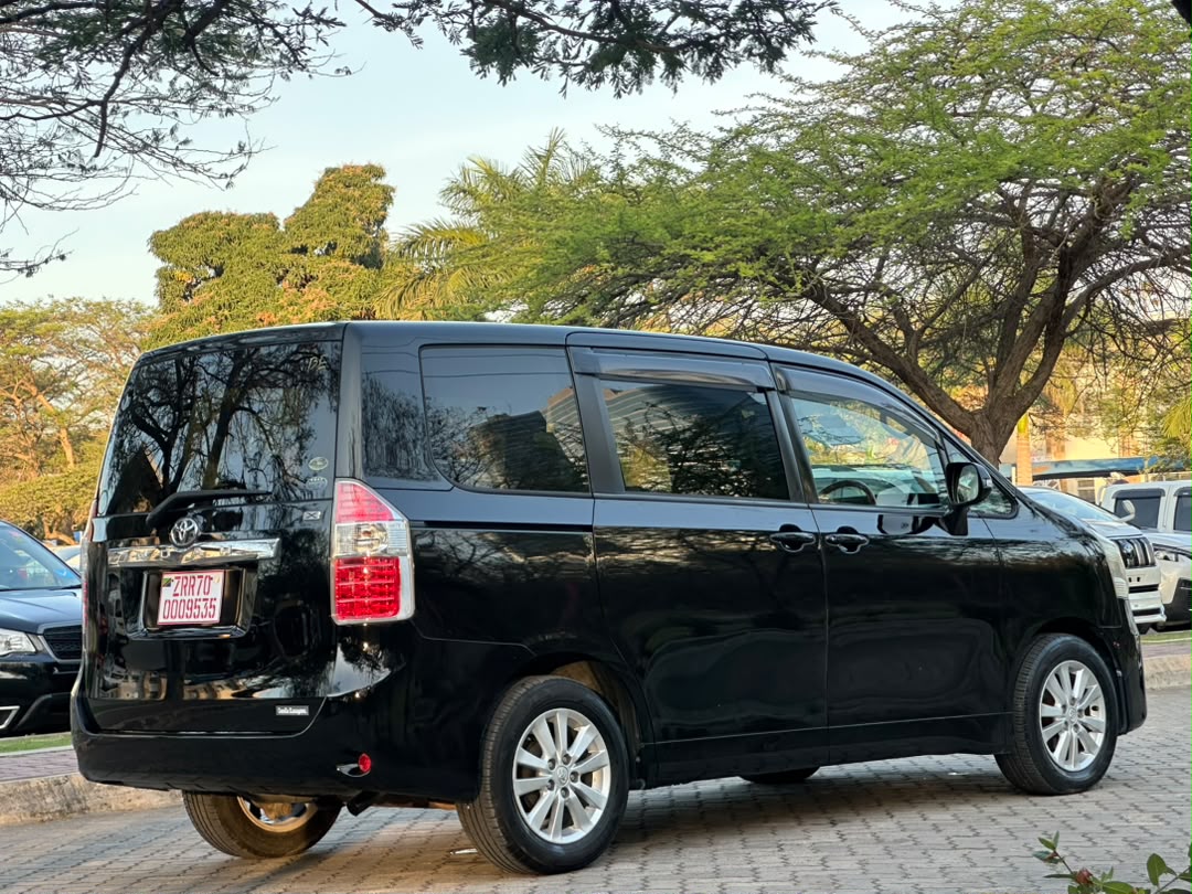 TOYOTA NOAH NEW MODEL X thumbnail 8